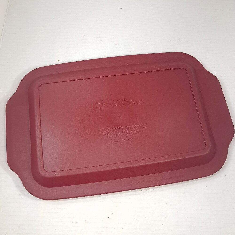 Pyrex 233-PC Burgundy Plastic Baking Dish Lid Cover pyrexware dark red‎ maroon